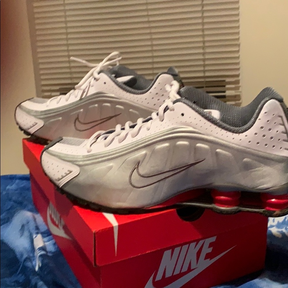 Nike shox R4 just like new